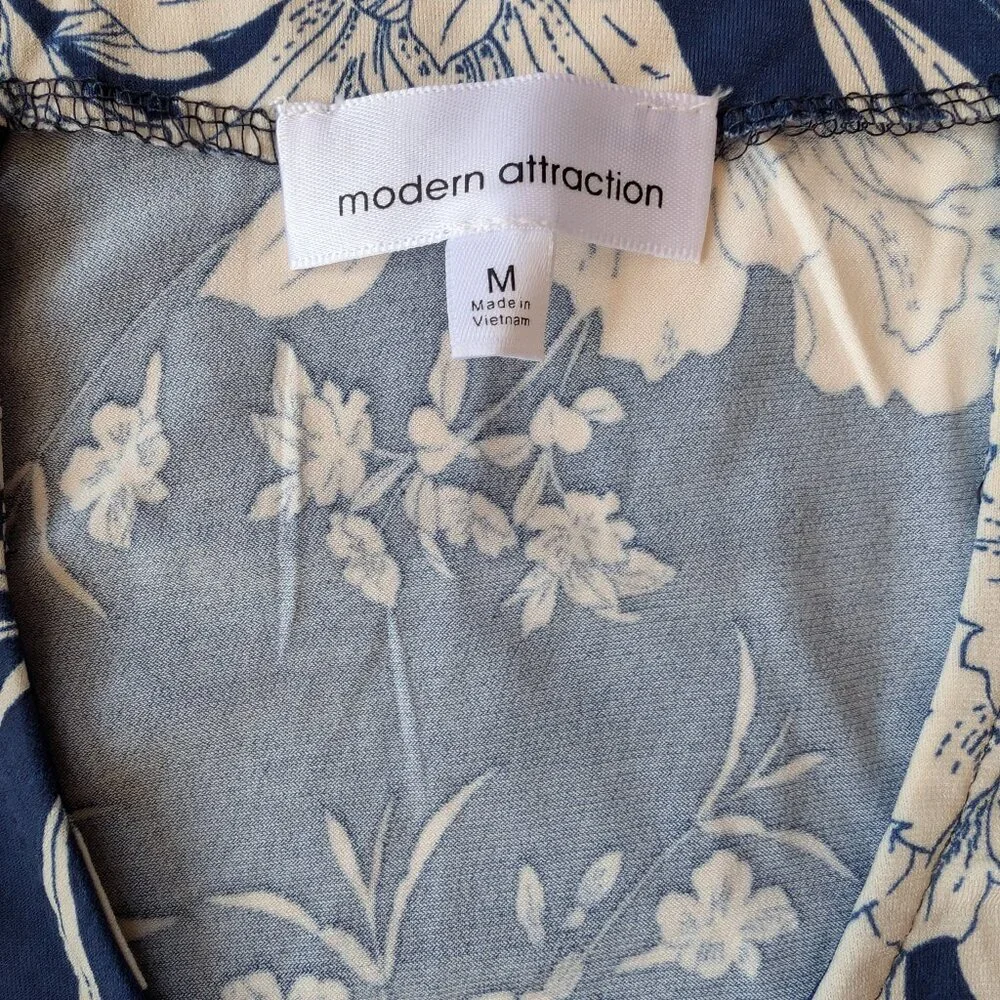 Modern Attraction Navy Floral Tank Top V-Neck Strappy Back Size M - Picture 5 of 6